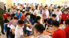 Đông đảo người dân tham gia hiến máu hưởng ứng "Ngày toàn dân hiến máu tình nguyện" tại Thành phố Hồ Chí Minh, ngày 7/4/2023. (Ảnh tư liệu)