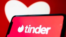 Tinder tung bí kíp trường năng lượng thăng hoa, giúp đường tình duyên của hội độc thân "đỉnh nóc, kịch trần" Tết Ất Tỵ