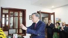 Tổng Bí thư Tô Lâm dâng hương tưởng nhớ cố Thủ tướng Chính phủ Phạm Văn Đồng. Ảnh: Thống Nhất/TTXVN
