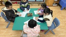 Học sinh được bảo đảm ấm khi học tại trường. Ảnh tư liệu: TTXVN phát