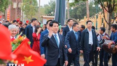 Chủ tịch nước Lương Cường cùng các đại biểu đến tham dự Ngày hội “Sắc Xuân trên mọi miền Tổ quốc." Ảnh: Hoàng Hiếu/TTXVN