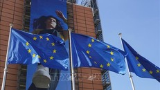 Cờ Liên minh châu Âu tại Brussels, Bỉ. Ảnh: THX/TTXVN