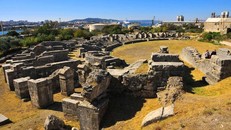 Hài cốt của hai em bé song sinh được chôn cùng nhau trong một ngôi mộ La Mã đã được tìm thấy gần Trogir, Croatia. Ảnh: creativecommons.