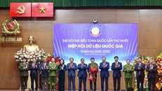 Tổng Bí thư Tô Lâm và Thủ tướng Phạm Minh Chính chúc mừng Ban Thường vụ Hiệp hội Dữ liệu quốc gia nhiệm kỳ 2025 - 2030.