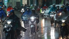 Đêm 27/3, nhiều khu vực có mưa dông. Ảnh: Thanh Tùng/TTXVN