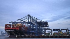 Quang cảnh cảng container ở thị trấn Felixstowe, Suffolk, Anh. Ảnh: Getty Images/TTXVN