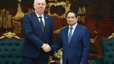 Thủ tướng Phạm Minh Chính tiếp Phó Thủ tướng Cộng hòa Belarus Anatoly Sivak. Ảnh: Dương Giang/TTXVN