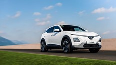 Đi sướng như xe sang, nuôi rẻ như xe máy: Lý do VF 6 chiếm trọn cảm tình gia đình trẻ 