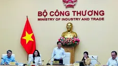 Bộ trưởng Bộ Công Thương Nguyễn Hồng Diên phát biểu tại một hội nghị.