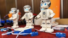 Sản phẩm công nghệ và đổi mới sáng tạo được trưng bày tại một hội thảo về khoa học công nghệ và đổi mới sáng tạo trình độ quốc tế tại Cần Thơ. Ảnh: Ánh Tuyết