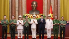 Chủ tịch nước Lương Cường và các đồng chí Lãnh đạo Bộ Công an. Ảnh: Lâm Khánh