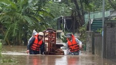 Di dời tài sản của người dân đến nơi an toàn.