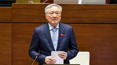 Phó Thủ tướng Thường trực Chính phủ Nguyễn Hòa Bình trả lời chất vấn. Ảnh: Doãn Tấn