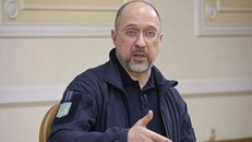 Thủ tướng Ukraine Denis Shmygal phát biểu trong một cuộc họp báo ở Kiev. Ảnh: Kyodo