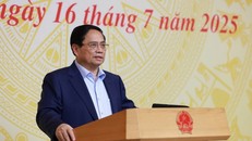 Thủ tướng Phạm Minh Chính chủ trì Hội nghị Chính phủ với địa phương về kịch bản tăng trưởng kinh tế năm 2025. Ảnh: Dương Giang