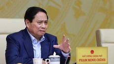 Thủ tướng Phạm Minh Chính phát biểu tại Hội nghị Chính phủ với địa phương về kịch bản tăng trưởng kinh tế năm 2025. Ảnh: Dương Giang