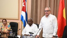 Tổng thư ký Quốc hội Chính quyền Nhân dân Cuba Homero Acosta Álvarez đánh giá cao sự hỗ trợ của Quốc hội Việt Nam. Ảnh: Việt Hùng