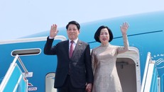 Chủ tịch nước Lương Cường và Phu nhân rời sân bay quốc tế Nội Bài, lên đường thăm cấp Nhà nước Ai Cập và Angola. Ảnh: Lâm Khánh