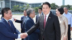 Đại biểu tiễn Chủ tịch nước Lương Cường và Phu nhân tại sân bay quốc tế Nội Bài, lên đường thăm cấp Nhà nước Ai Cập và Angola. Ảnh: Lâm Khánh