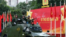 Màn diễu binh của khối xe ôtô đặc chủng Cảnh sát cơ động. Ảnh: Phạm Kiên