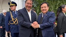 Đại sứ Bùi Văn Nghị chào xã giao Tổng thống Luis Alberto Arce.