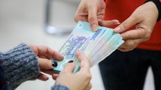 Bộ Nội vụ cũng đã thống nhất với Bộ Tài chính nếu đến hạn ngày 31/8, đơn vị, địa phương nào chưa hoàn tất việc chi trả theo 178/2024/NĐ-CP thì sẽ báo cáo cấp có thẩm quyền để xem xét trách nhiệm người đứng đầu.