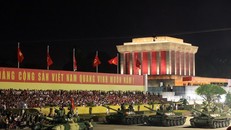 Khối xe tăng thiết giáp diễu binh trên Quảng trường Ba Đình. Ảnh: Tuấn Anh