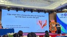PGS. TS. BS. Vũ Văn Tâm – Phó Chủ tịch Hội Phụ sản Việt Nam, Giám đốc Bệnh viện Phụ sản Hải Phòng – phát biểu tại hội nghị.