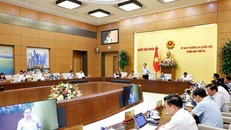 Chủ tịch Quốc hội Trần Thanh Mẫn phát biểu bế mạc Phiên họp thứ 48 của Ủy ban Thường vụ Quốc hội. Ảnh: Doãn Tấn