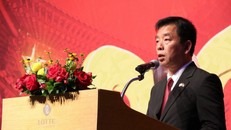 Đại sứ Việt Nam tại Hàn Quốc Vũ Hồ phát biểu khai mạc buổi lễ. Ảnh: Trường Giang