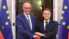 Tổng thống Pháp Emmanuel Macron và Thủ tướng Đức Friedrich Merz tại cuộc họp nội các chung ở Trung tâm Hải quân Toulon (Pháp) ngày 29/8. Nguồn: Reuters