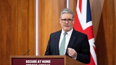 Thủ tướng Anh Keir Starmer phát biểu trong một cuộc họp báo ở London.
