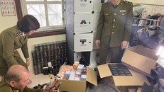 Đội QLTT số 1 phối hợp với Tổ công tác 368 đang làm nhiệm vụ.