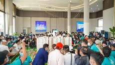 Khu vực sa bàn thu hút khách hàng đến để tìm hiểu về sản phẩm.