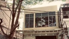 Cà phê Sài Gòn đủ mọi tầng lớp, mọi ngành nghề, không phân biệt sang hèn, không định lượng giàu nghèo...