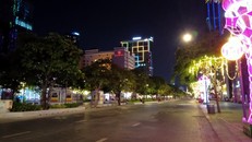 Phố đi bộ Nguyễn Huệ trước giờ siết chặt các hoạt động tập trung đông người, 
