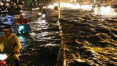 Một trong những trận ngập lịch sử diễn ra vào năm 2017 trên đường Nguyễn Hữu Cảnh (P.22, Q.Bình Thạnh).