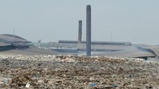 Công ty Tâm Sinh Nghĩa chứa gần 2 triệu tấn rác không xử lý, đầy ngập các kho bãi phía sau nhà máy.