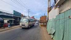 Đơn vị thi công cầu vượt Dầu Giây không đảm bảo an toàn cho người lưu thông. Ảnh: Xuân Thời