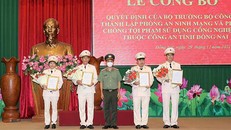 Lê công bố quyết định thành lập Phòng Phòng An ninh mạng và phòng chống tội phạm công nghệ cao Công an tỉnh Đồng Nai. Ảnh: Báo Đồng Nai.