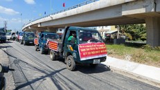 Đoàn xe của các doanh nghiệp đòi nợ Tập đoàn Đèo Cả. 