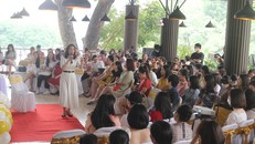 Một chương trình tại Hà Nội với 200 phụ nữ tham dự.