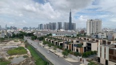 Khi tiến hành cổ phần hoá, HDTC đã đưa giá trị và chi phí đầu tư đối với các nền đất của người dân tính vào giá trị doanh nghiệp....