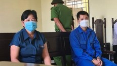 Bị cáo Nguyễn Thị Tuyết và bị cáo Võ Tư Thiệt (từ trái qua).