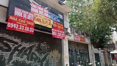 Cảnh mặt bằng bỏ trống hiếm thấy trên đường Võ Văn Tần (quận 3). 