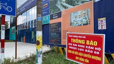 Dự án The Emeral 68 chưa đủ điều kiện kinh doanh nhưng được chào bán rầm rộ khiến chính quyền địa phương phải cắm biển cảnh báo.