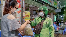 Lượng đơn GrabFood đặt theo nhóm tăng gấp bốn lần cùng kỳ