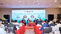 Các diễn giả thảo luận về chiến lược phát triển khoa học và công nghệ 4.0 cho Đồng bằng sông Cửu Long.