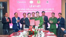 Lễ ký kết Hợp đồng triển khai dịch vụ xác thực điện tử qua VNeID trên Agribank Plus.