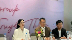 Quang Linh Vlogs, Hằng Du Mục và ông Lê Tuấn Linh (giữa) - Tổng Giám đốc Công ty Chị Em Rọt.